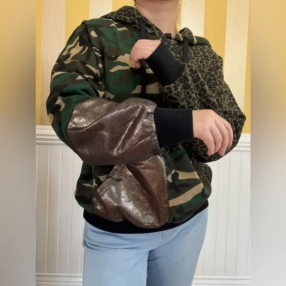 Anthropologie Asymmetrical camo hoodie - Picture 6 of 10